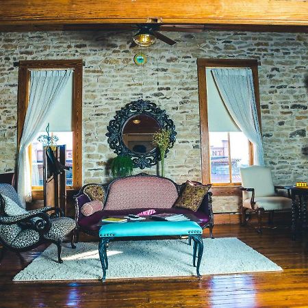 Upstairs Inn Hico エクステリア 写真
